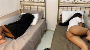 ela aproveito que eu estava descansando e foi fuder com o meu marido escondido no pelo , mais vai ter troco