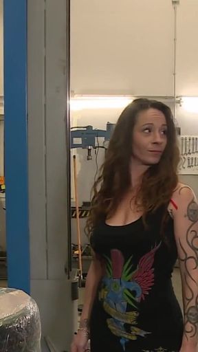 Curly girl does threesome and a2m