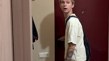 No52 Part 1 stepbrother came to visit, let him try my big dick
