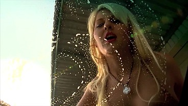 Antinia la Rouge - Carwash