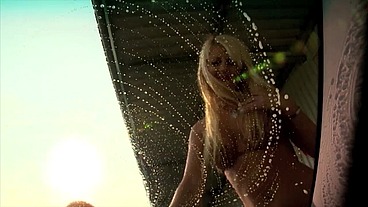 Antinia la Rouge - Carwash