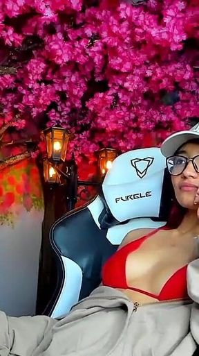 Sex Naked Show Pussy Hard in the Room