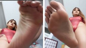 foot squeezing on you feat astrodomina