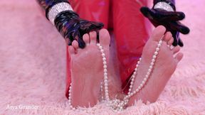 Retro Pin Up curvy Mistress barefoot foot fetish pearl tease