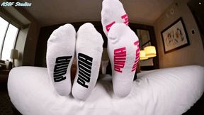 K and friend sexy sock soles - MP4