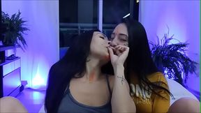 Amigas chapadinhas se pegando gostoso em casa  | Lis Xxx