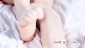 do you want to cum on my feet? watch me take off my gym shoes and white socks... emily adaire ts