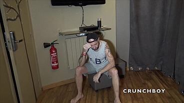 BAISE EN BACKROOM EN CLUB CRUISING AVEC GROS BULGE