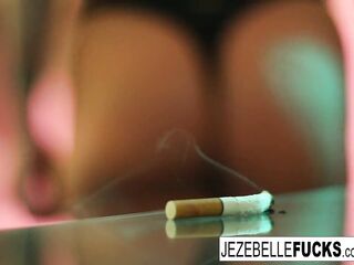 Tattooed mother I'd like to fuck Jezebelle toys her snatch in a hotel room