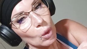 Kisssss guys!