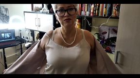 Mature -secretary with a Big Carrot in an Insatiable Cunt...