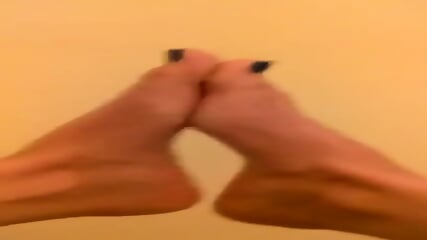 Self foot smelling