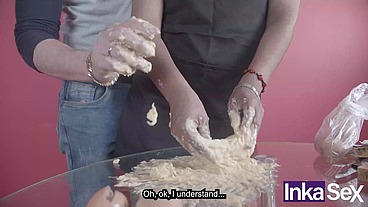 Tremenda morena peruana vendedora de turrones es pillada por comprador pervertido