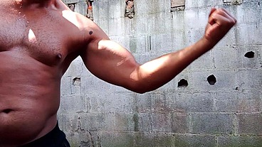 YURI GAÚCHO - BRAZILIAN BODYBUILDER HARD HANDJOB AND BIG CUMLOAD