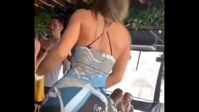 Loira linda dan&ccedil_ando