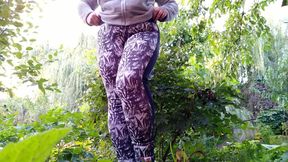 My golden nectar for you outdoors in yoga pants.