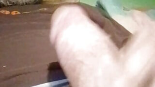 Zbliżenie na pulchnych włoskich gejowskich tatusiów, których grube tyłki są ruchane i połykane przez nich spermą