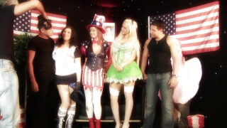 डैफनी रोसेन, एमी एंडरसन और डेनिस के के साथ एक ज़बरदस्त गैंगबैंग, जिसमें बड़े स्तन और बड़े नितंब हैं, डीप थ्रोट, गंदी बातें और मुंह में वीर्य का गंदा प्रवाह शामिल है।