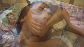 melyna merlin mostrando o dildo que ela gosta de meter no cuzinho quando bate punheta sozinha