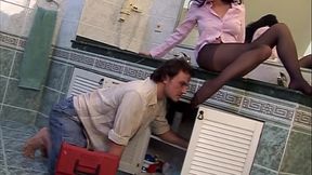 Craftsman get seduced by customers nylon feet to cum all over her nylons