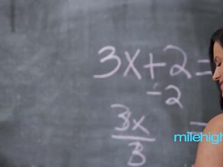 HAWT Teacher Has An Affair With Students Parent