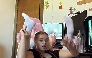 Thicc ass pawg pretzel folds in gaming chair with octopus dildo play