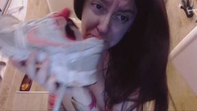 URBAN TRANSGRESSION: Nicoletta Cleans Her Dirtiest Sneakers in the Underground Bathroom