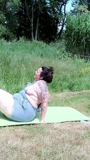 Strong Wife Workday - Strong BBW Uses Her Man as Leg Press After Mowing the Lawn