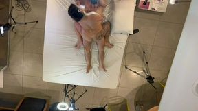 modelo de uma clinica de massagem gravou porno e caiu na net