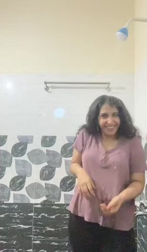 Full Video of Indian Desi Girl Sex with Her Boyfriend in Bathroom