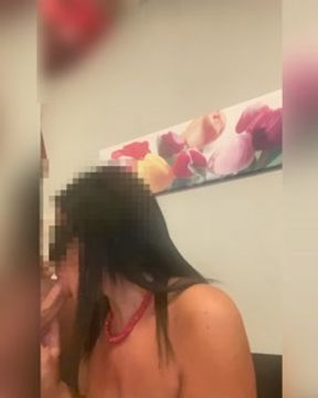 Strepitoso pompino e scopata continua su FANCENTRO