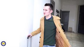 Grannys hairy pussy gets a warm visit from boy