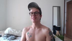 Twink White Guy Shoots a Load