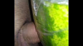 Comendo melancia