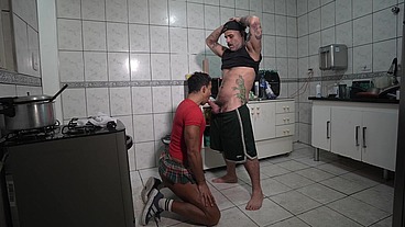 Macho Dotado XXL fudendo enteado afeminado de minha sainha e calcinha