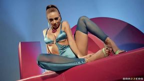 Cassie Del Isla gets double penetration and oiled up