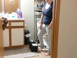 Female plumber's buttcrack