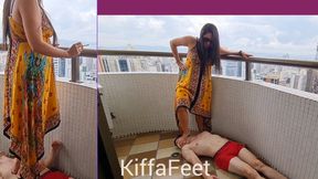 Goddess Kiffa Relaxing and Trampling in the heights on Paulista Avenue - TRAMPLING - SMOKING - FACESITTING - FACESTANDING - HAVAIANAS