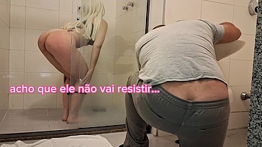 Seduzindo encanador até ele não resistir