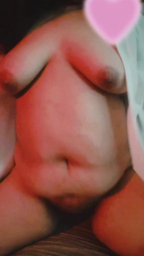 Filippina BBW shows off her natural boobs in a solo scene