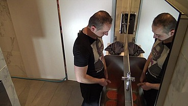 2484 Aymeric DEVILLE fucked bareback by master in public toilets