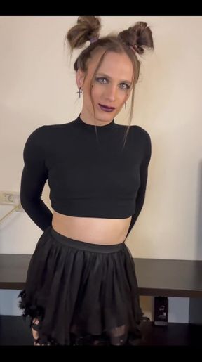 I’m in Love with This Goth Outfit