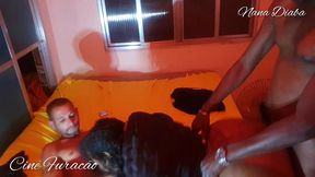 nana diaba, policial safada ao inves de acabar com a festa levou geral pro quarto e fudeu com todos eles e levou leitinho na boca - bastidores equipe damas e vagabundos