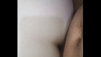 Suruba anal pesada: duas vadias esfomeadas revezando rola grossa no cuzinho