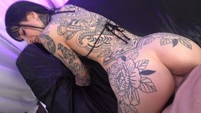 tattooed awlivv seeks a doctor to treat her throbbing pussy