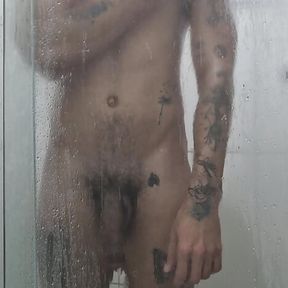 Jerking off to the shower