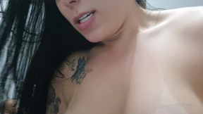 comi a buceta da mulher do corno, nao aguentei tirei a camisinha e de final deixei ele gozar dentro do meu cu