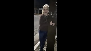 Stella Still com Pepekas Edition   Chupou atr&aacute_s da &aacute_rvore na rua a noite e acabou indo carona !!