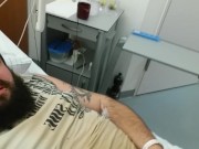 Schnell spritzen beim wichsen im Krankenhaus