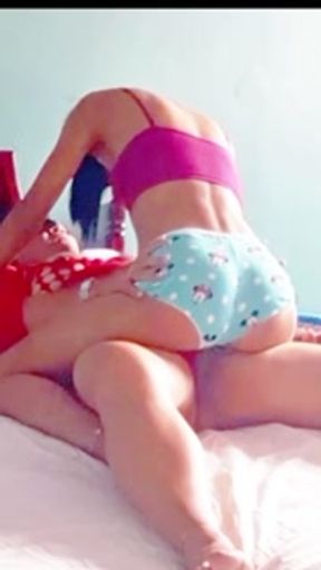 Sucking two pussies at the same time, mature milf and skinny 20 year old